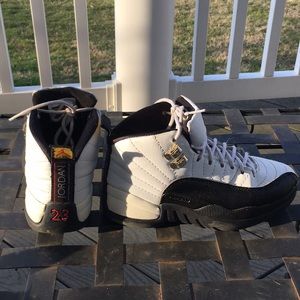 Jordan 12 taxis size 5.5 in boys
